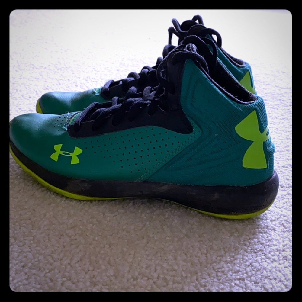 Girls/Boys youth basketball sneakers!!